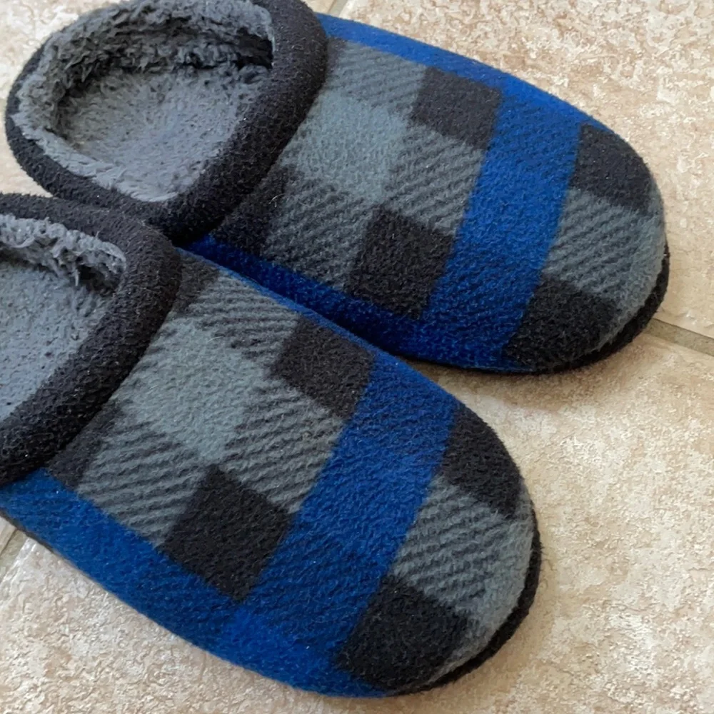 Cuddl Duds Boys Buffalo Check Fleece Slippers